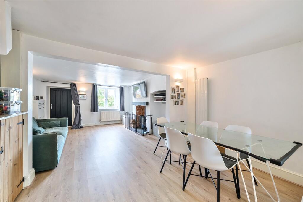 Sitting/Dining Room