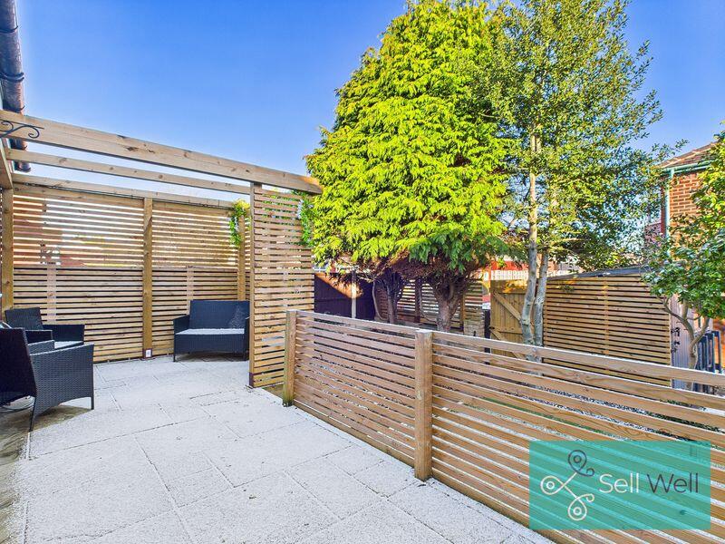 Rear Garden ¿ Pergola Seating Area