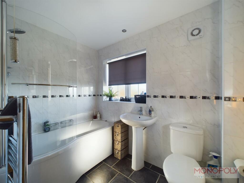 FAMILY BATHROOM