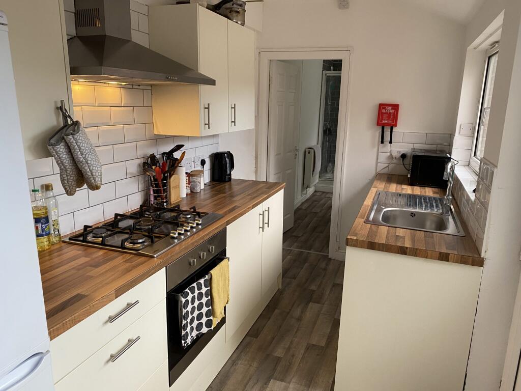 11 Boultham - Kitchen.jpg