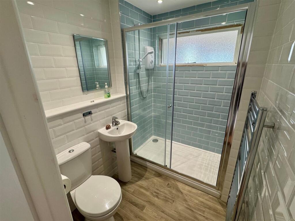 21 Higher Well Close Shower Room