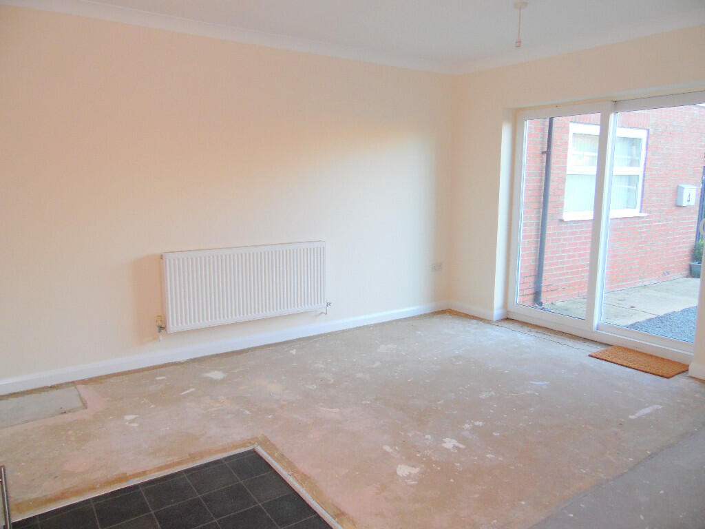 LOUNGE/KITCHEN