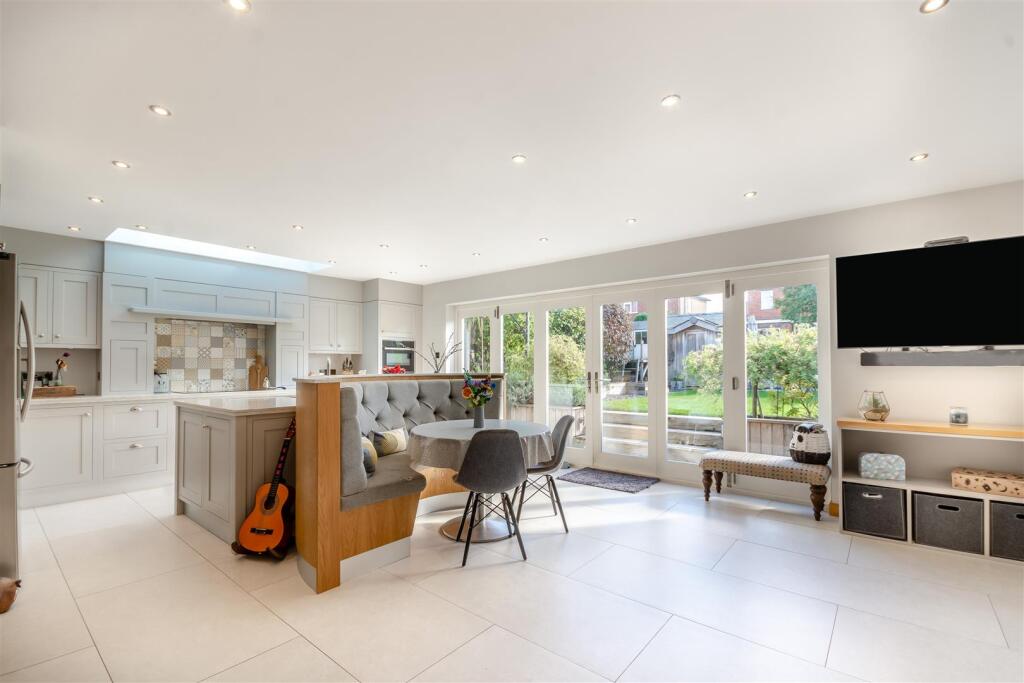 8666143-interior05.jpg