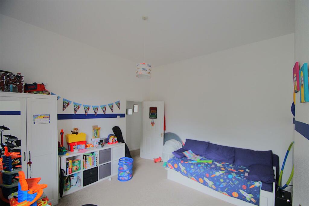 146 Hainault Bedroom 2 Bright  GOOD.JPG