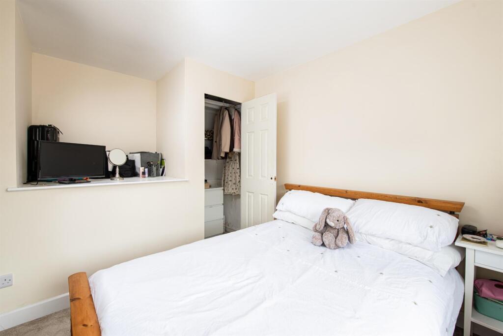 Bedroom2_2.jpg