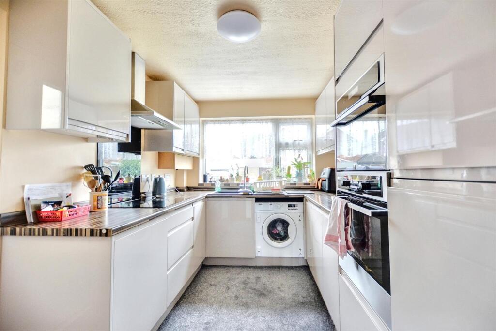 Kitchen_2.jpeg