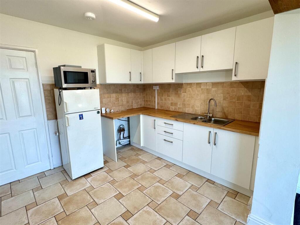 10 Lewarne Road Kitchen