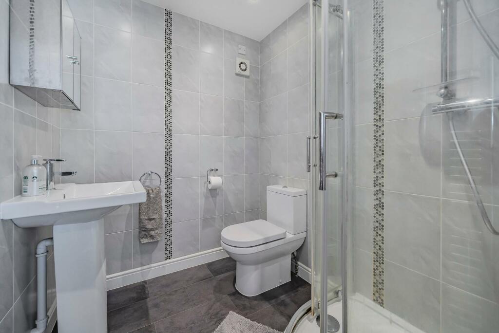 Master En-suite.jpg