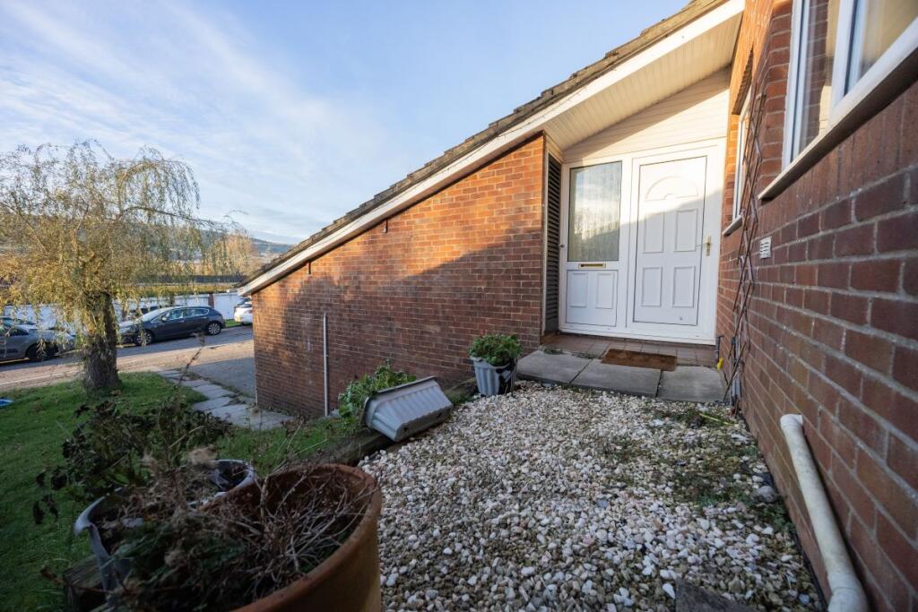 37 Bryn Milwr, Hollybush, Cwmbran, Gwent, NP44 7UT