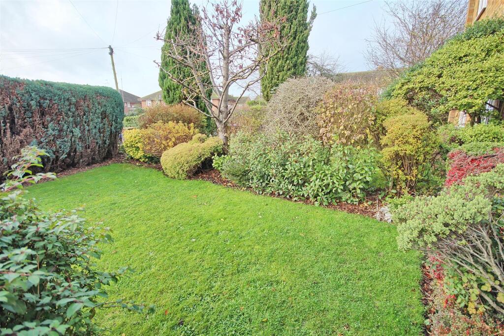 FRONT GARDEN