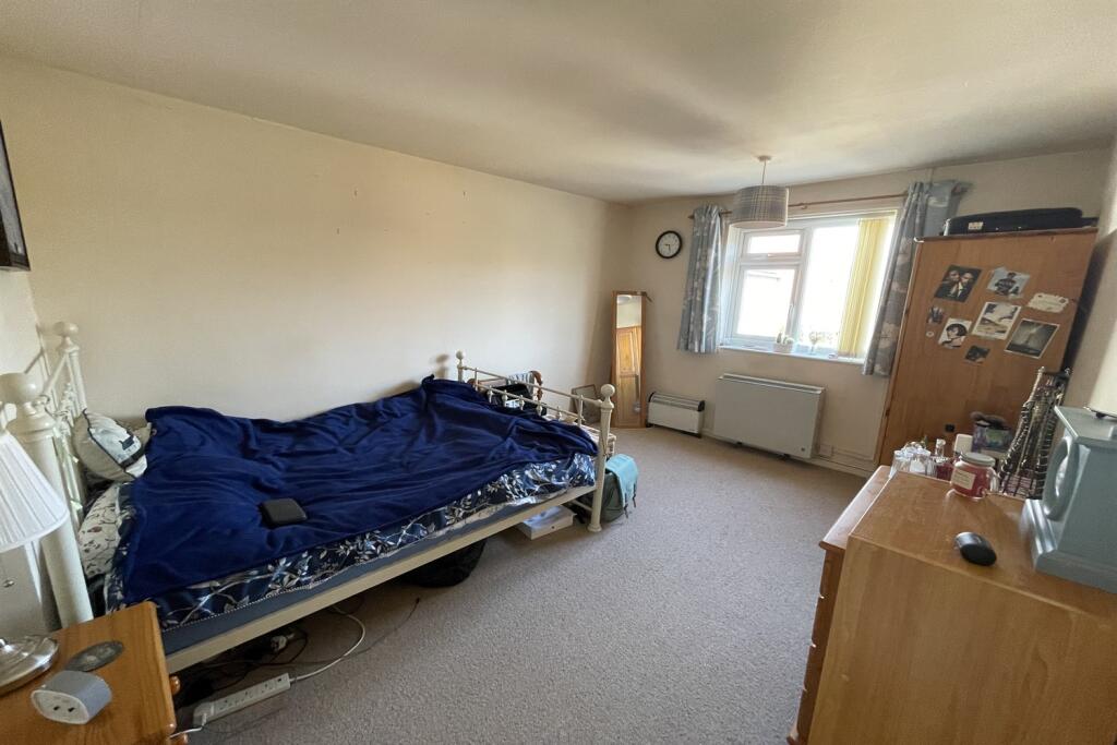 First Floor Flat Bed