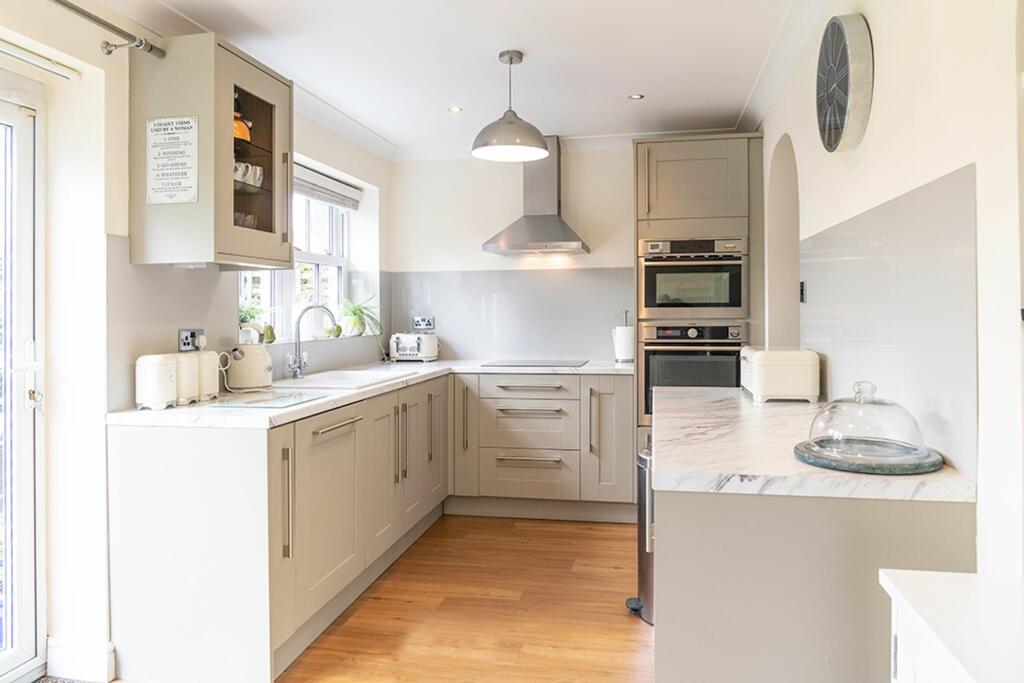 Kitchen &amp; Breakfast Room