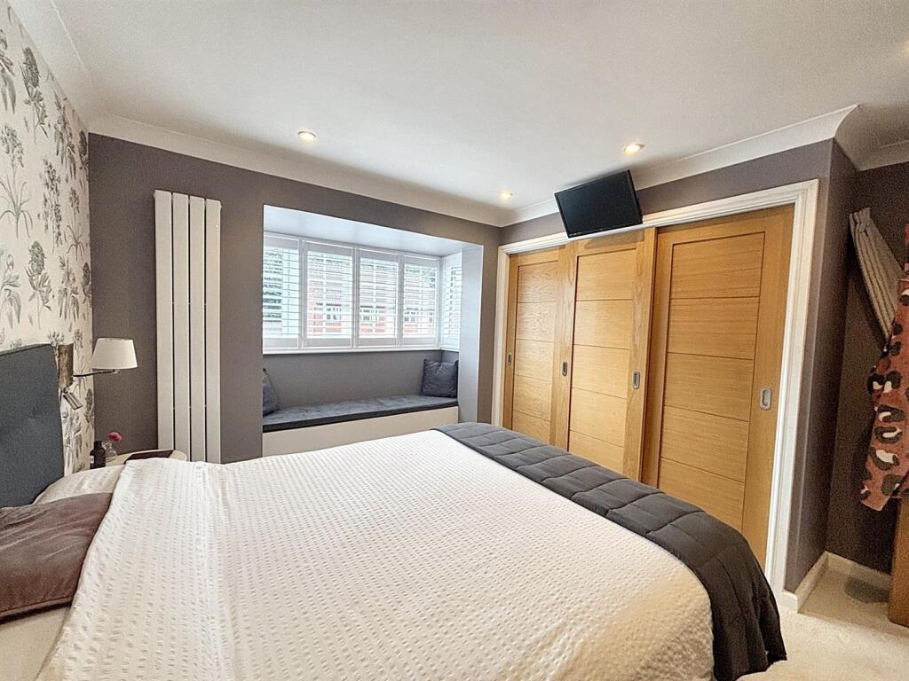 Bedroom 1 2.jpg