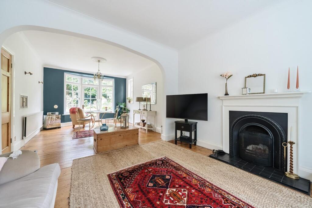 Through Sitting/Dining Room