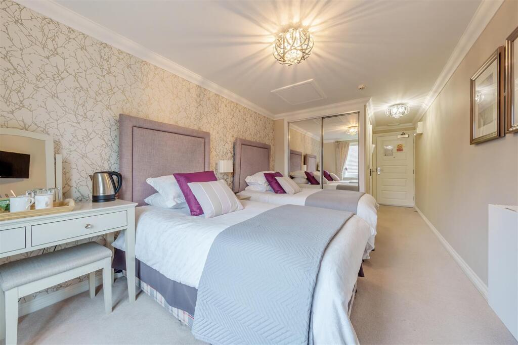 Owners Guest Suite (2).jpg