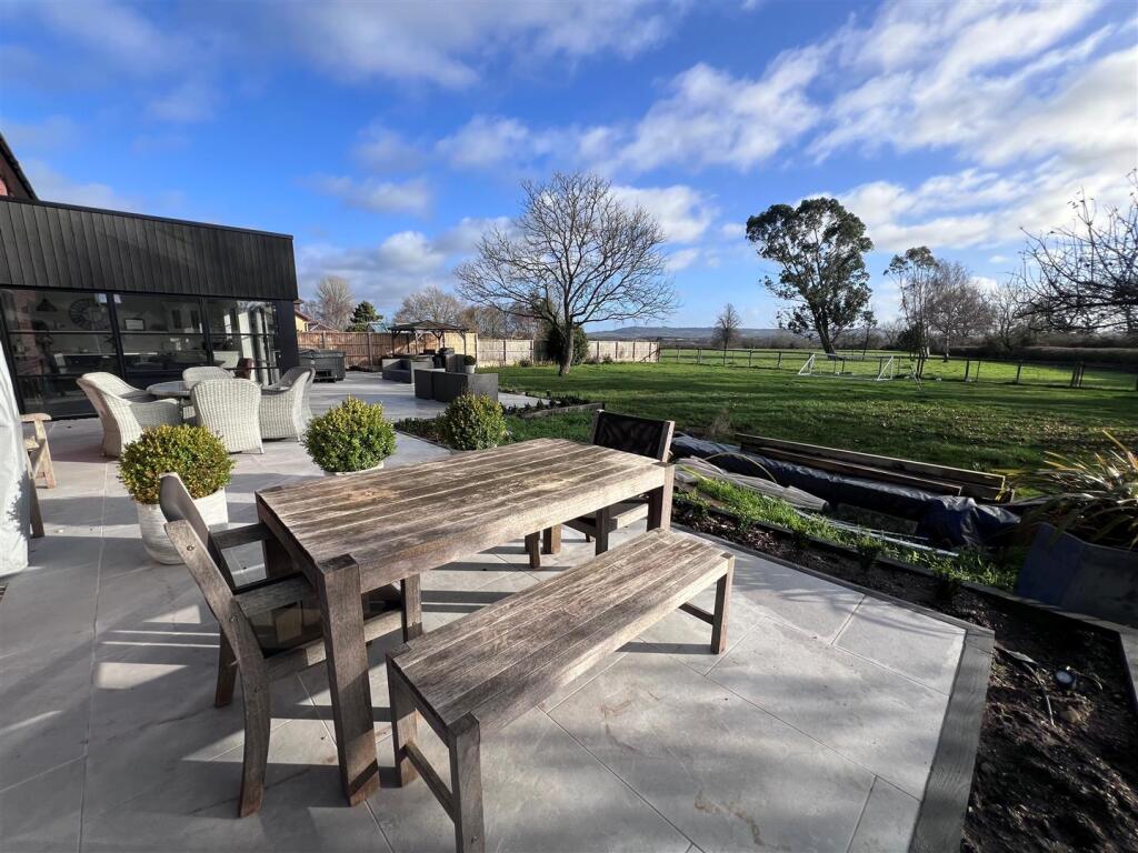 Patio 3.jpg