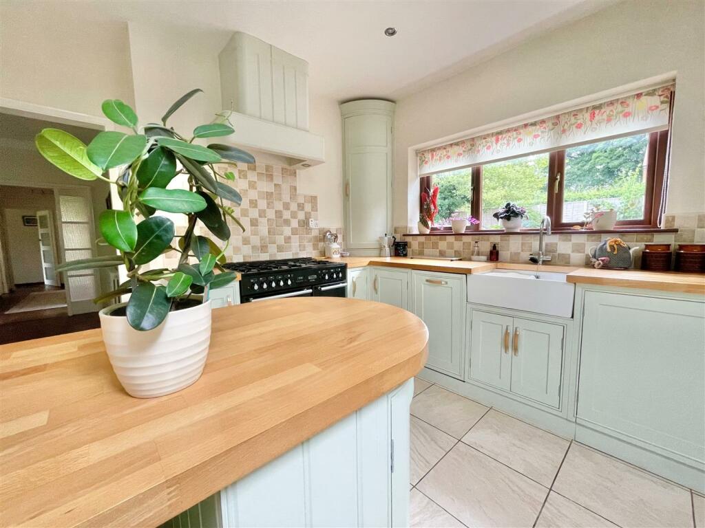 Kitchen 4.jpg