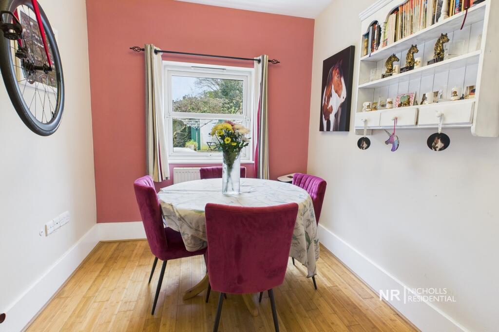 Bedroom 2/Dining Room