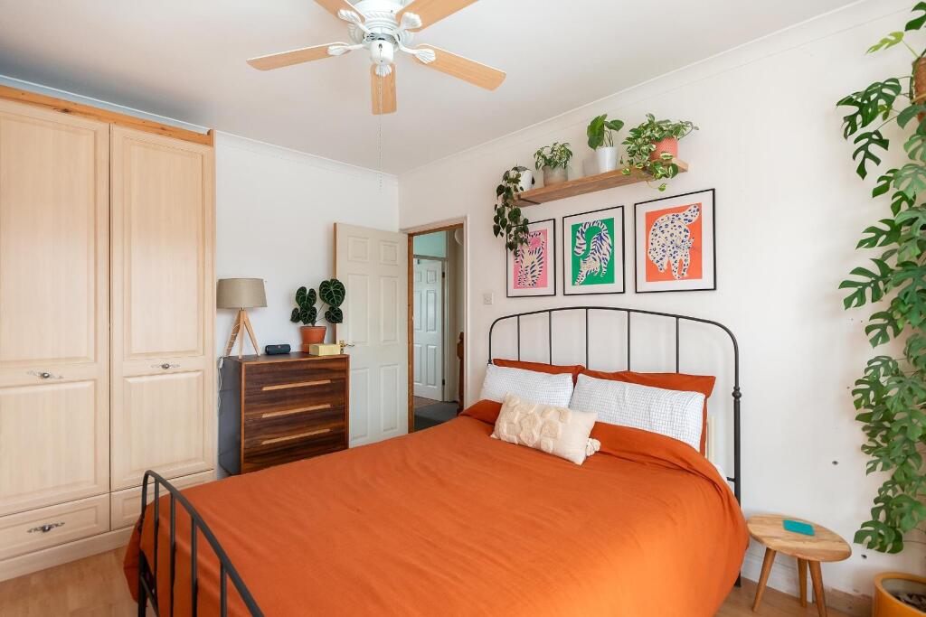 0S4RBN - Bedroom D.jpg