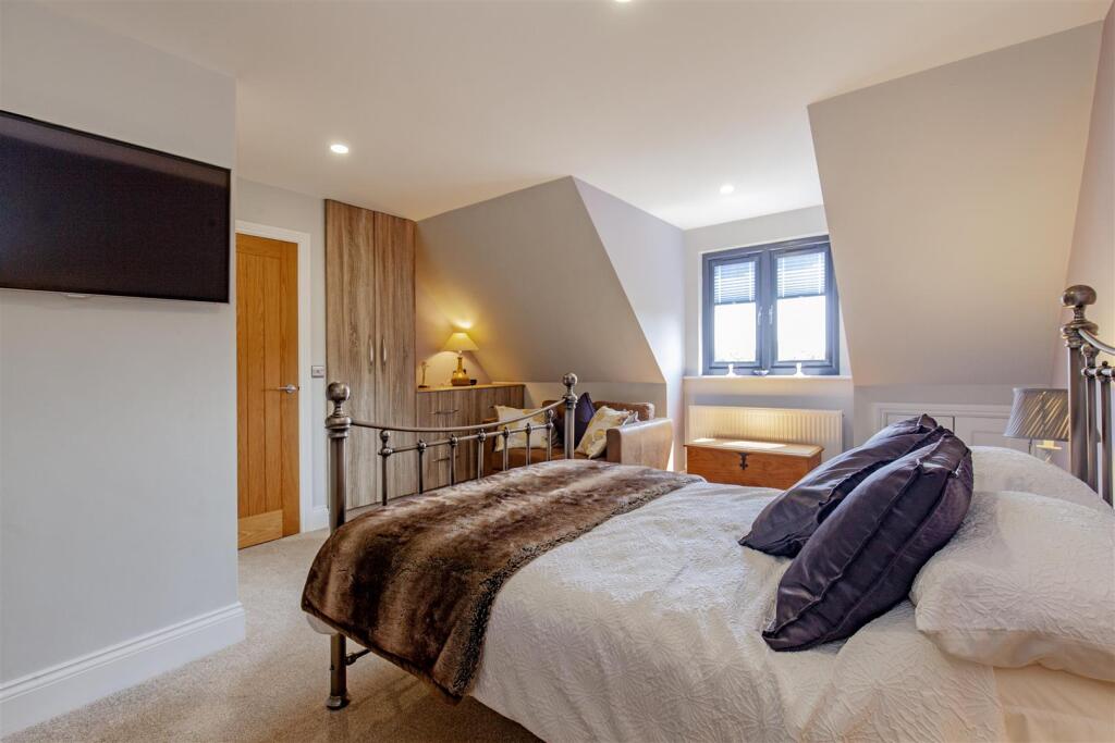 Bedroom 2-2.jpg
