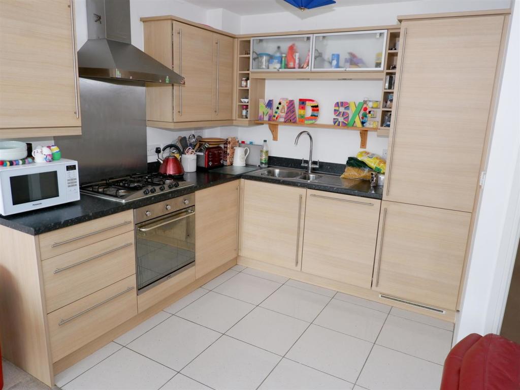 LOUNGE/DINER/KITCHEN: