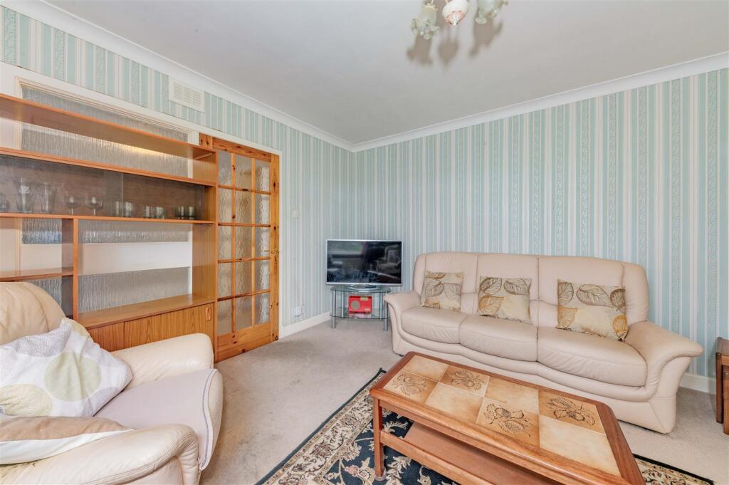 35 Falkland Crescent BF-11.JPG