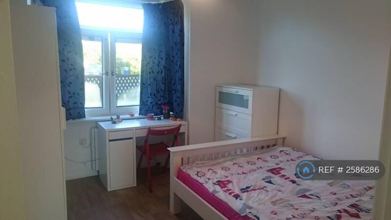 Bedroom 2(Currently Turned Into Office)