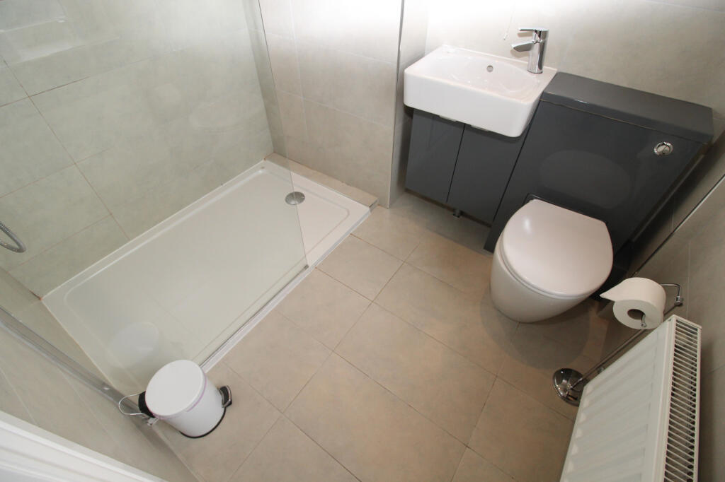ensuite bedroom 2