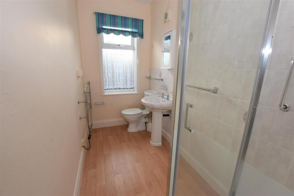 Shower Room.jpg