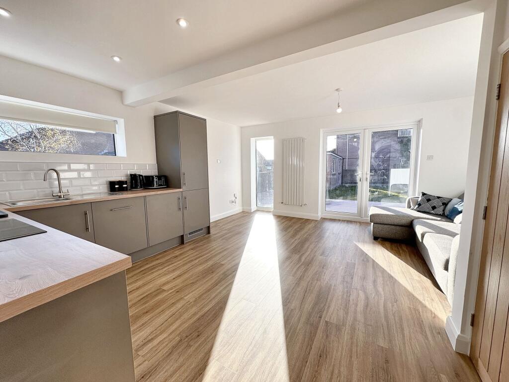 Lounge/Dining Kitchen