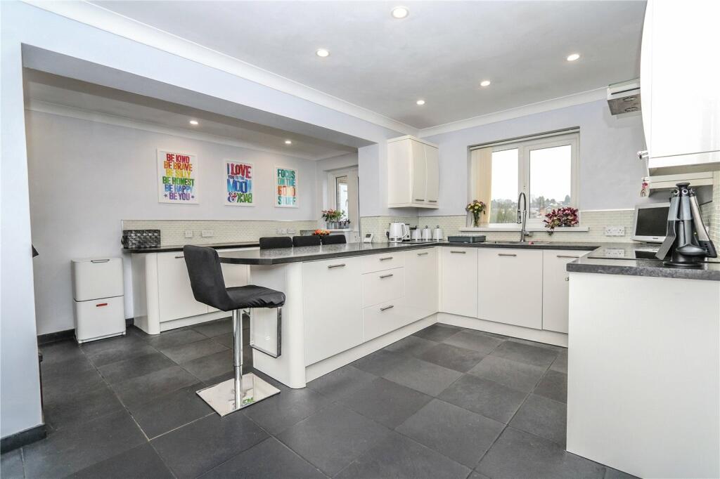 Kitchen/Breakfast Rm