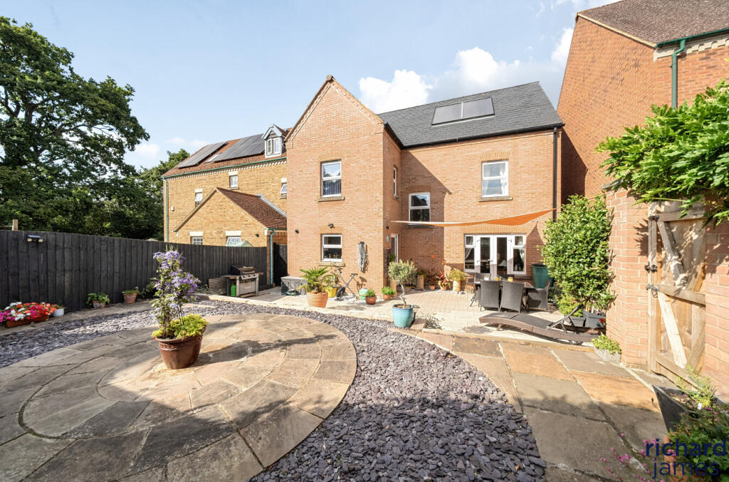 99b353110fdb42aaab568dcee290d1bf