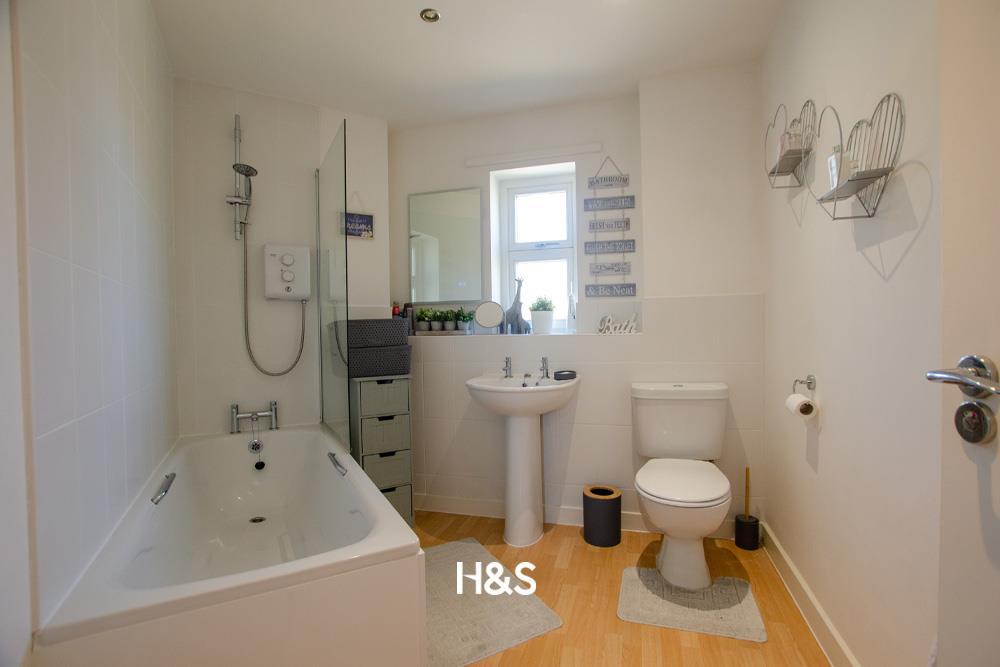 220 Sunderton - Bathroom.jpg