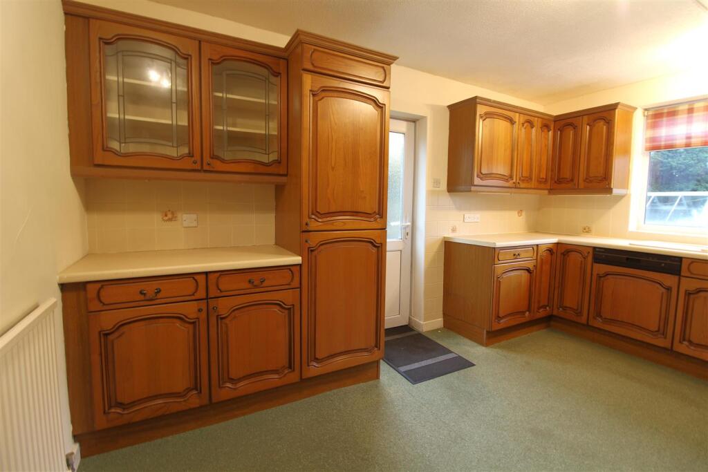 Kitchen 2.JPG