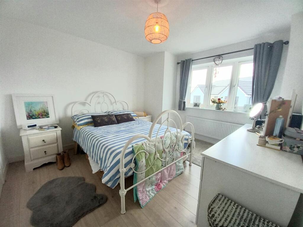 1 Cross Park Mas Bed.jpg