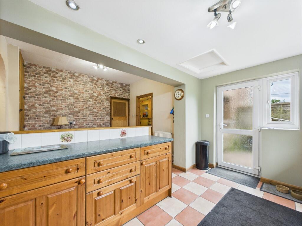 Kitchen/Dining Area