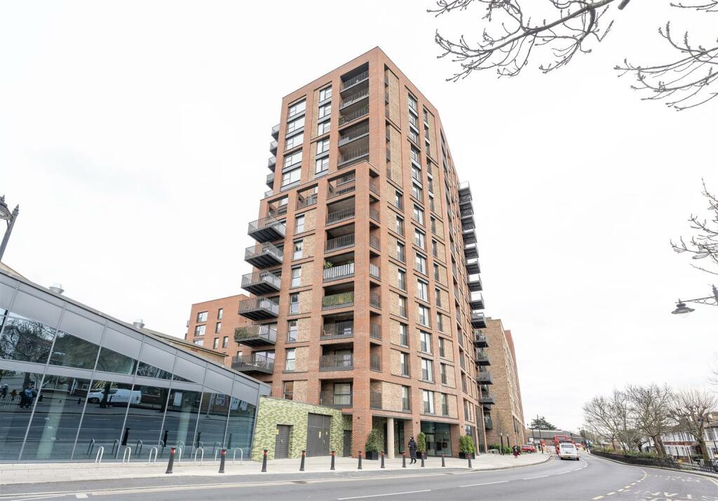 Ron Leighton Way, E6