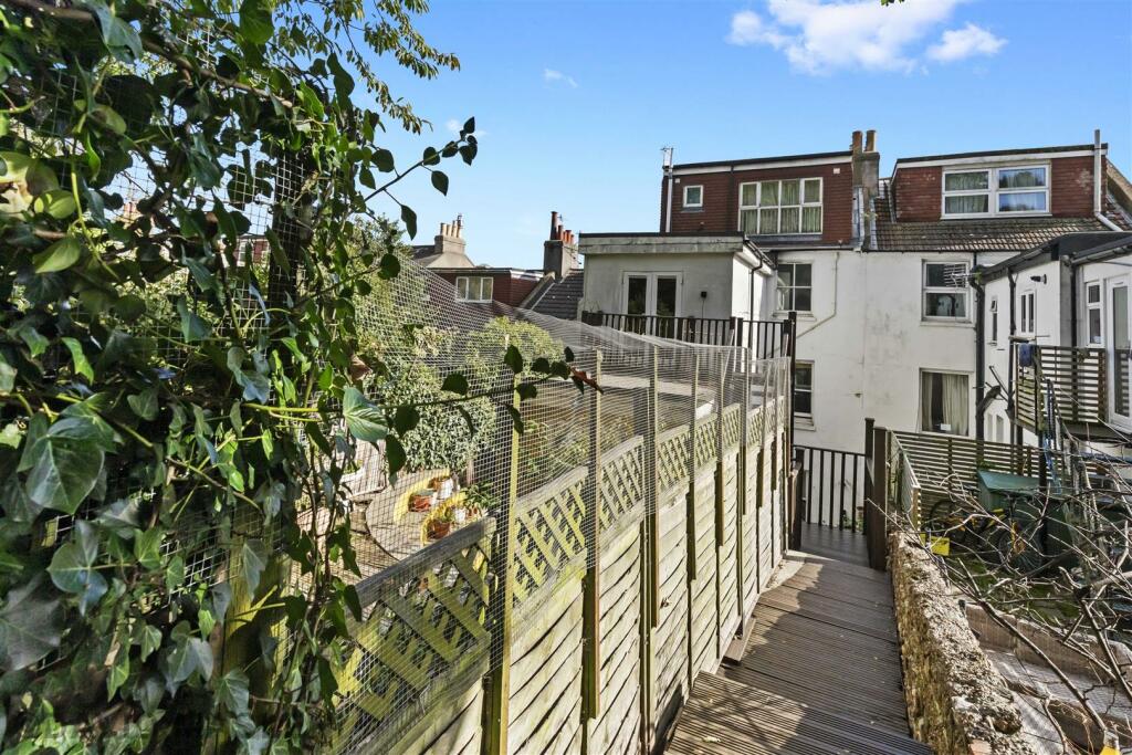 rear garden (7).jpg