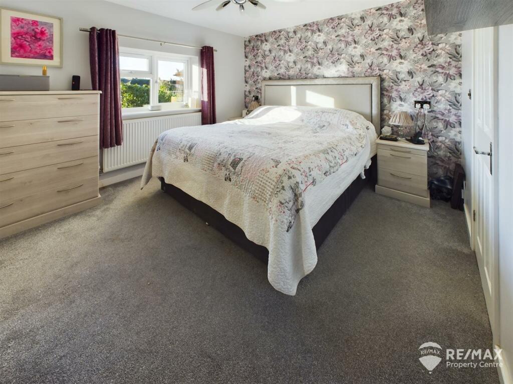 Bedroom 1.jpg