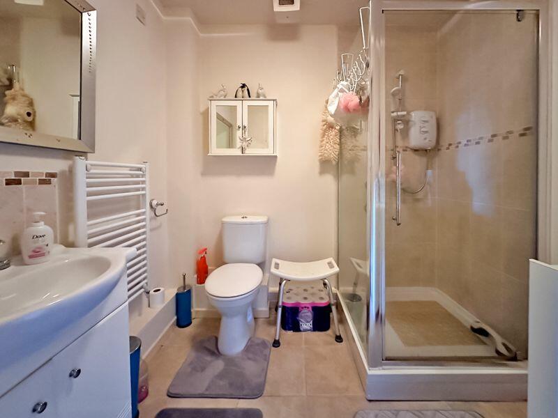 SHOWER ROOM