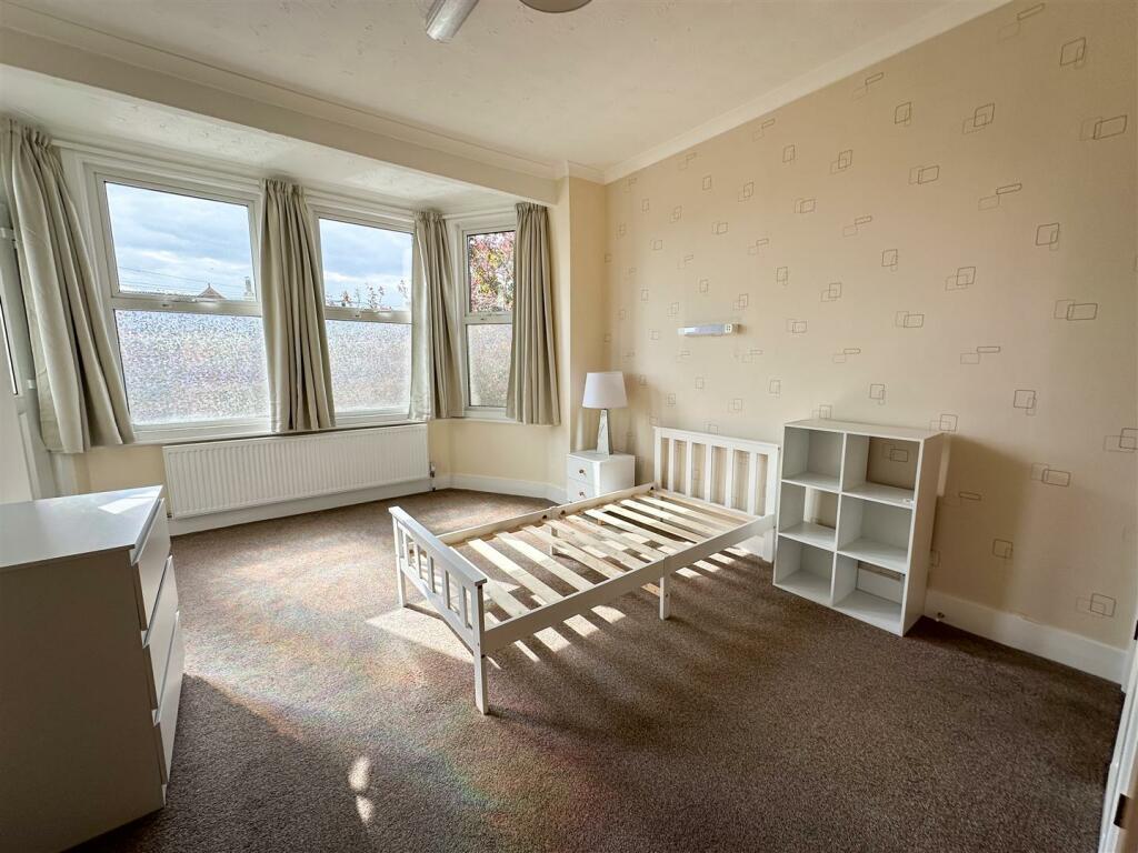 BEDROOM 9
