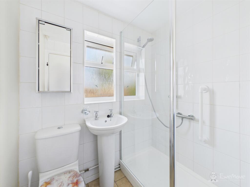 Bathroom- Mark Stephens EweMove Newmarket and Soha