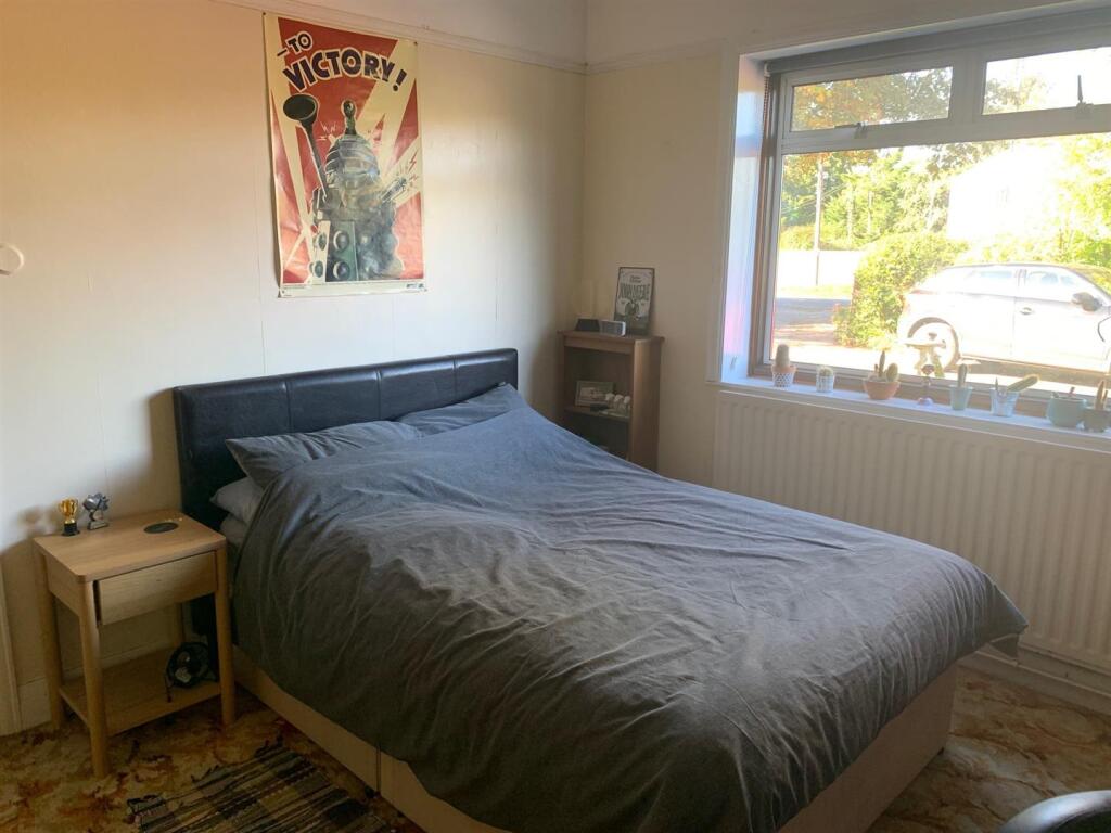 Bed 1.jpg