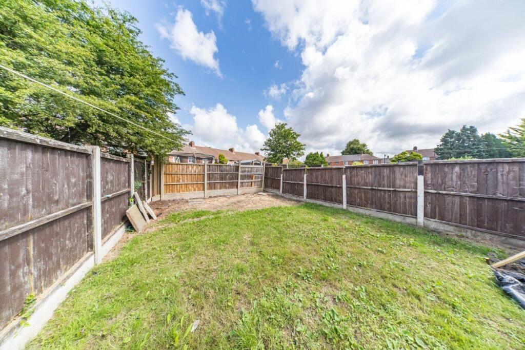 67 Mollington garden 2.jpg