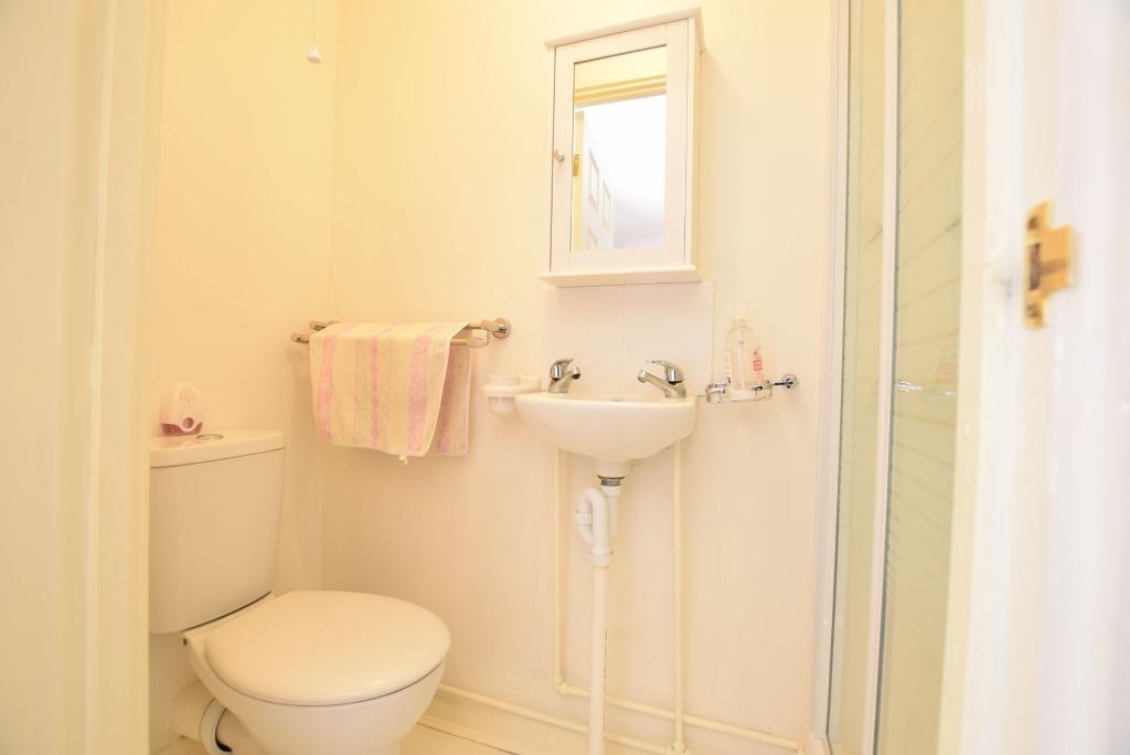EN SUITE SHOWER ROOM
