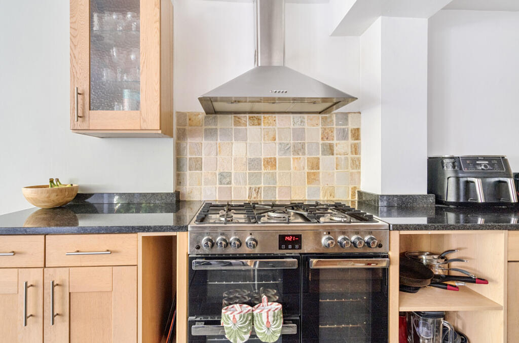 1355597-21-68cd66...