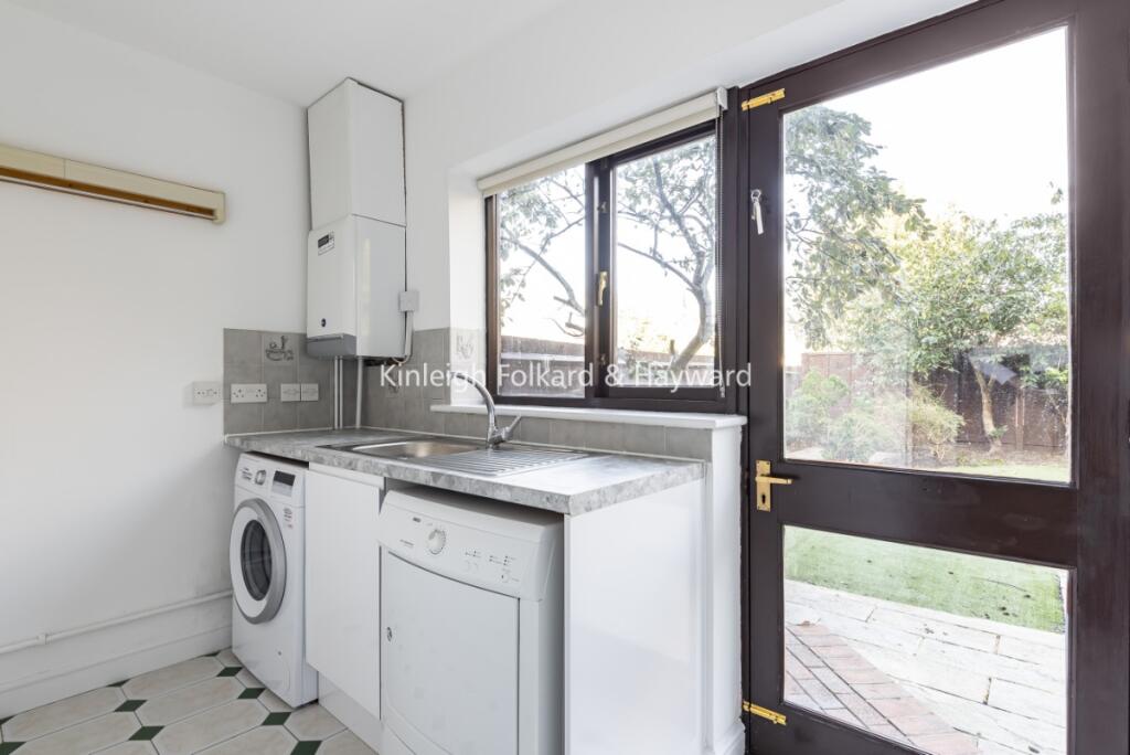 e0d6fde4-4d9a-403f-8