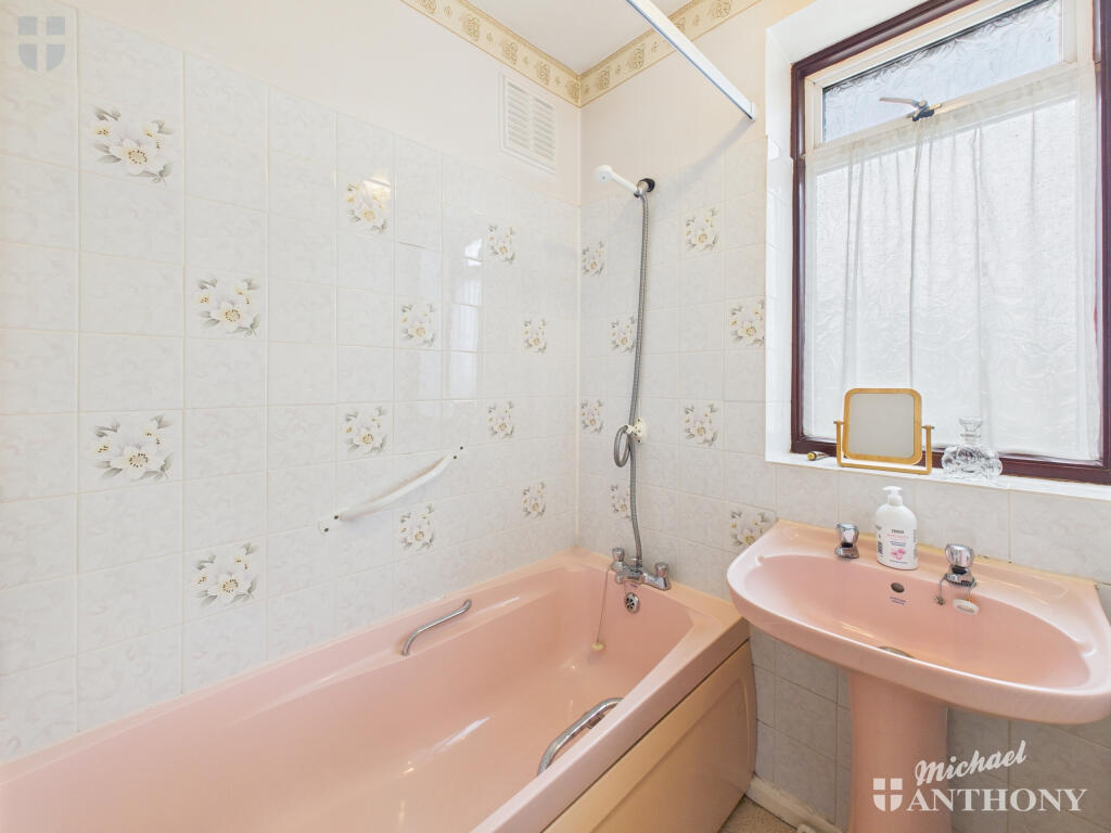 CAM03852G0-PR0318-STILL008