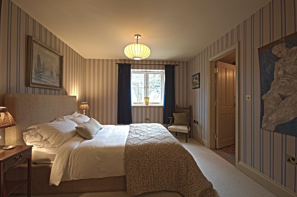Guest bedroom