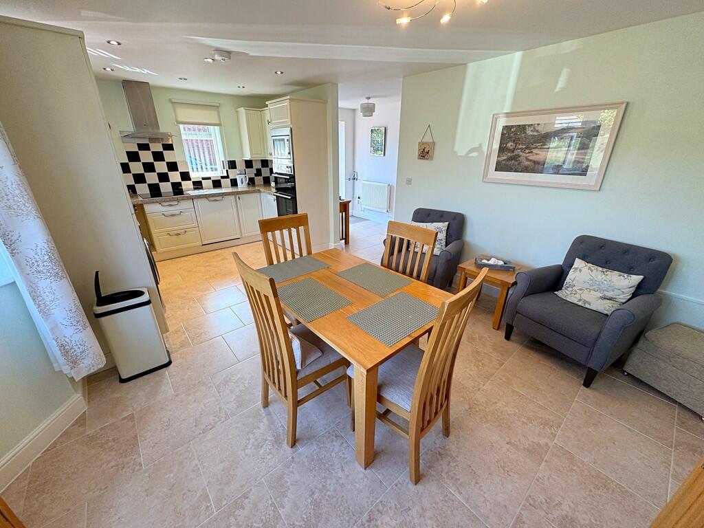Dining Kitchen to...